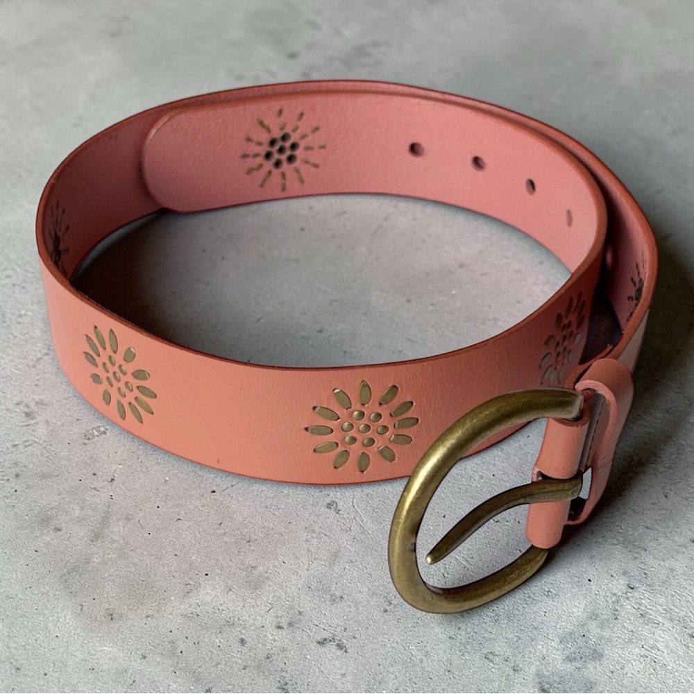 Linea Pelle Brown “Clay” Leather
Metal gold floral studded belt Brass Buckle | S